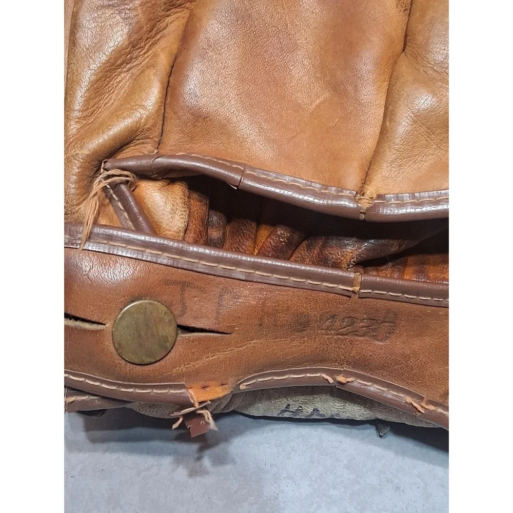 Phil Rizzuto Signature 4230 Vintage 3 Finger  Baseball Glove  - Pro Maker